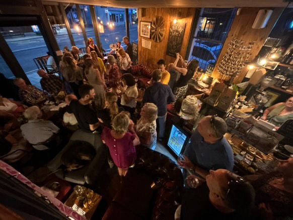 A busy crowd enjoying a night at the pub